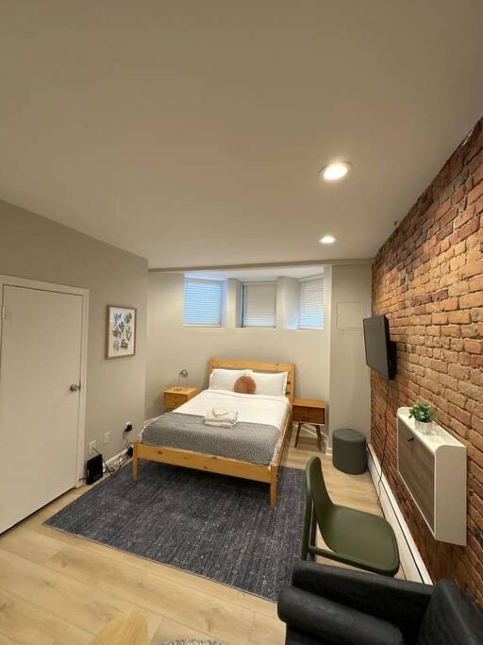Brixton Studio Minutes from Back Bay Apartment in Back Bay