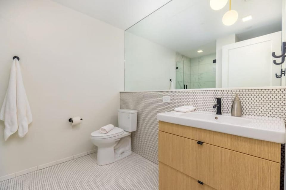 Spacious Mission Hill Studio Apartment in Jamaica Plain