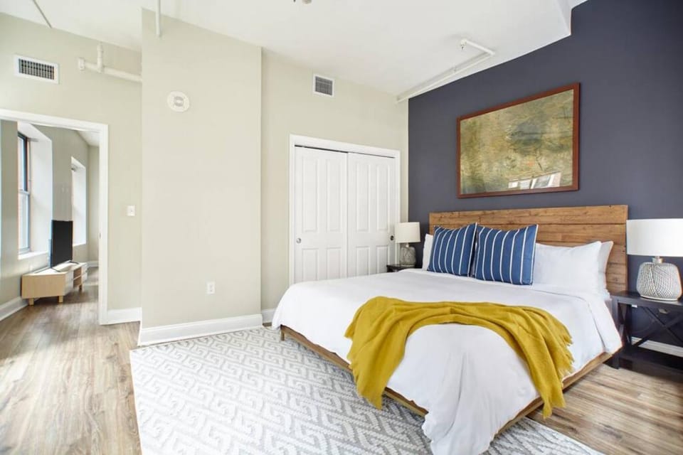 FIDI 2 Bedroom with Keyless Entry and Fully Furnished Apartment in Boston