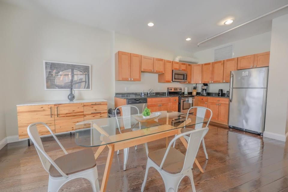 Bright and Bold 2 Bedroom unit Minutes from the T Apartment in Boston