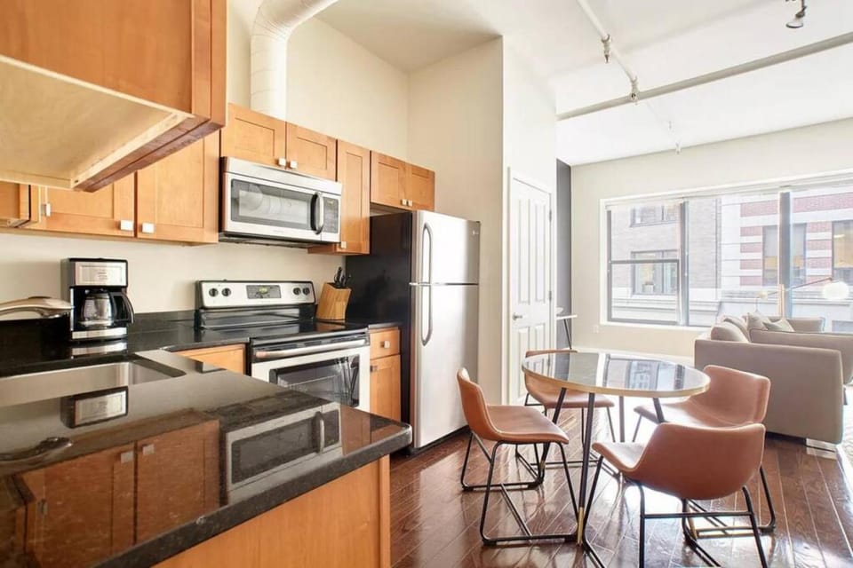 2br 2ba FIDI Apt Keyless Entry Walk anywhere Apartment in Boston