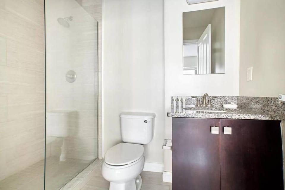 2br 2ba FIDI Apt Keyless Entry Walk anywhere Apartment in Boston