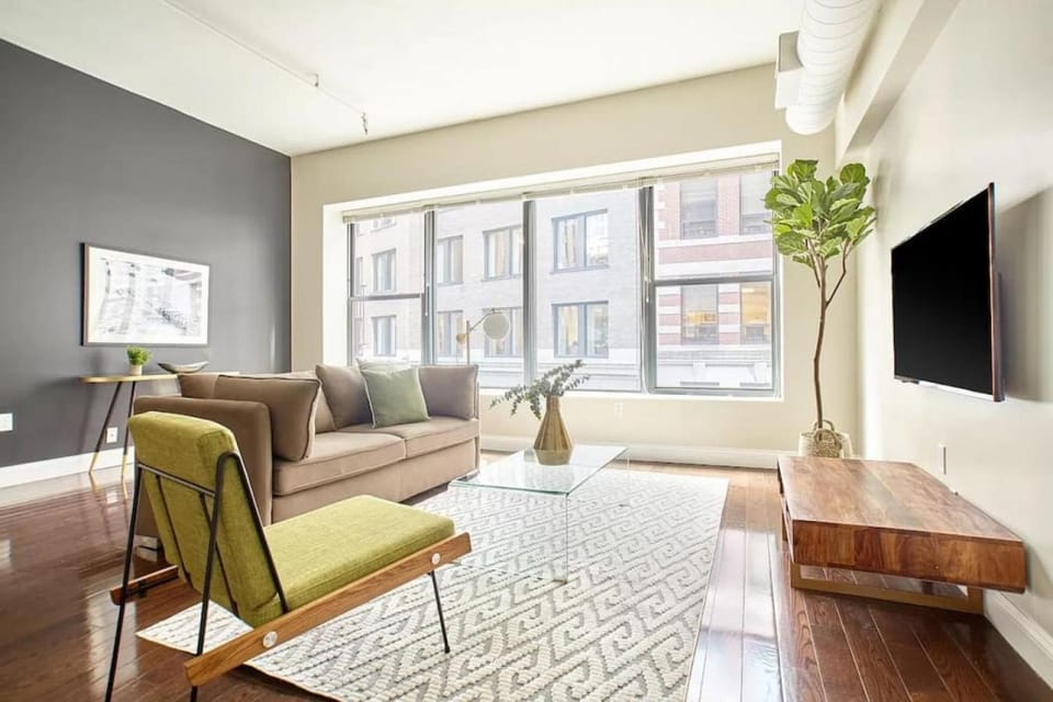 2br 2ba FIDI Apt Keyless Entry Walk anywhere Apartment in Boston