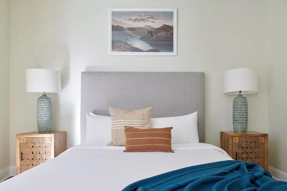 Lavish FIDI 2br 2ba Close to everything Apartment in Boston