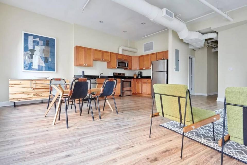 Spacious 2br FIDI District Centrally Located Apartment in Boston