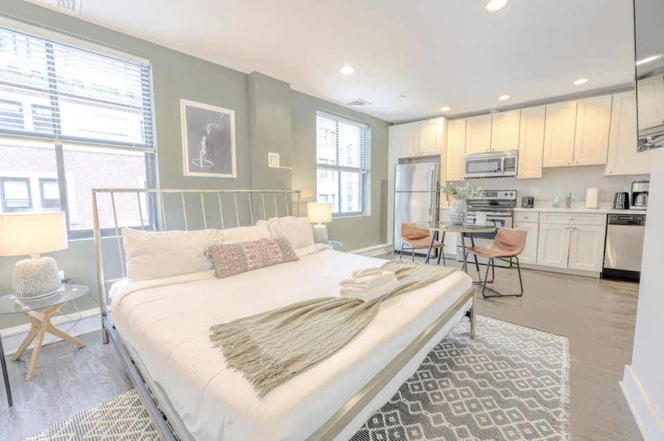 Sleek FIDI Studio Close to Public Transit Apartment in Boston