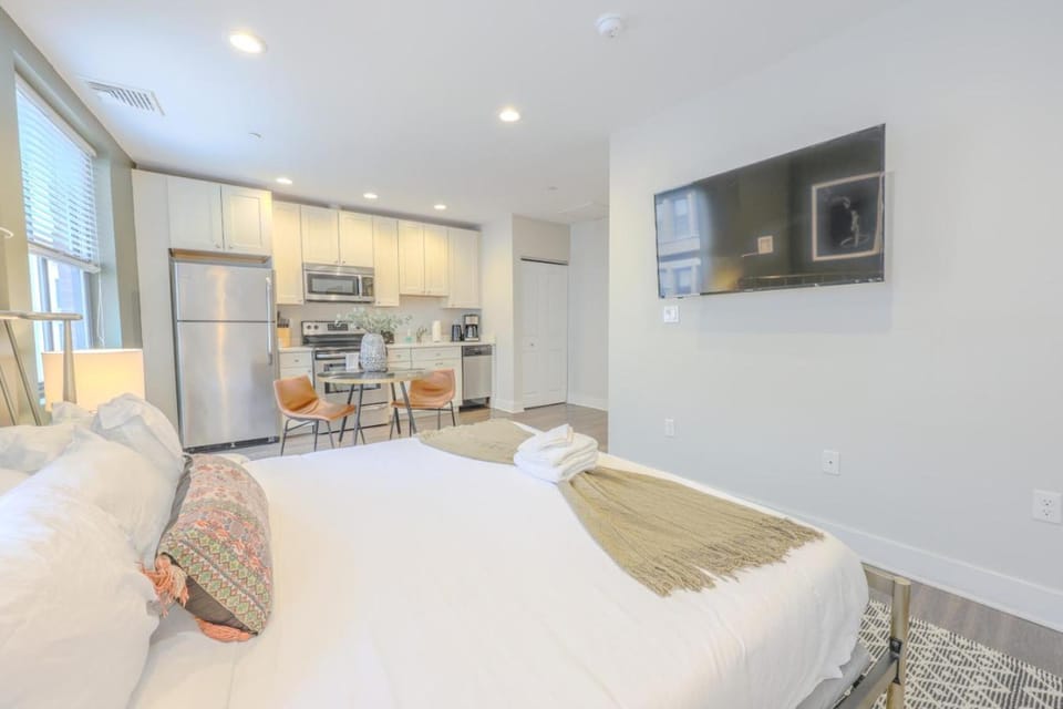 Sleek FIDI Studio Close to Public Transit Apartment in Boston