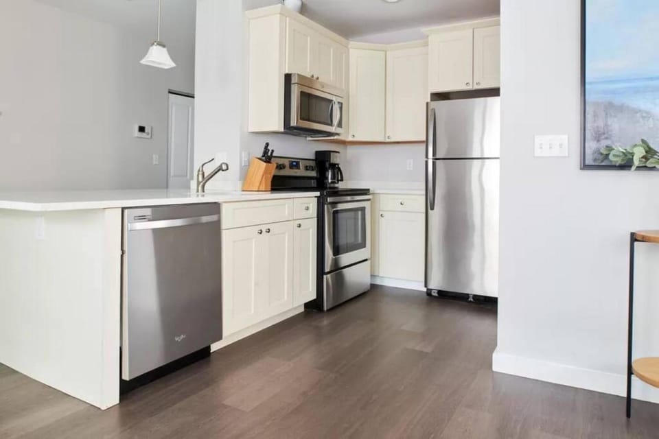 New and Lovely 1br in FIDI District with Keyless Entry Apartment in Boston