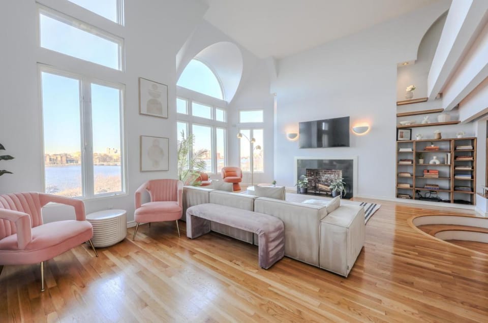 Luxurious Fenway 2BR Penthouse with Roof Decks Apartment in Boston