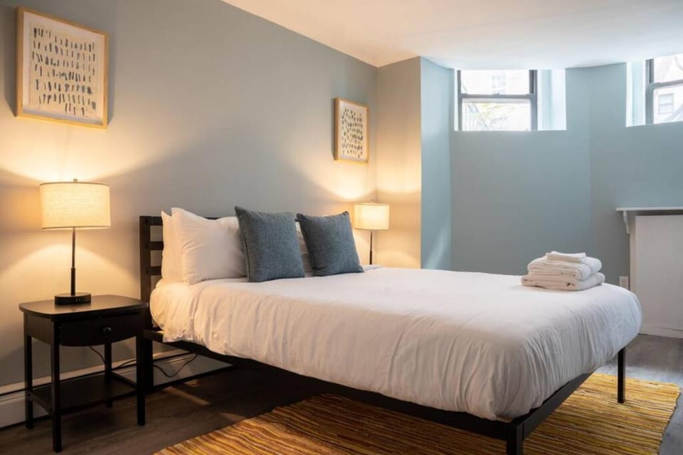 Wonderful Back Bay 1 Bed with Short walk to Fenway Apartment in Boston