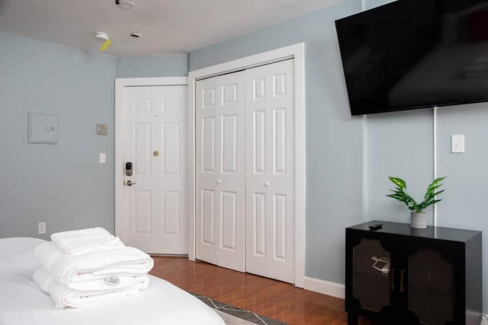 Cozy Back Bay Studio and Close to Fenway Apartment in Boston