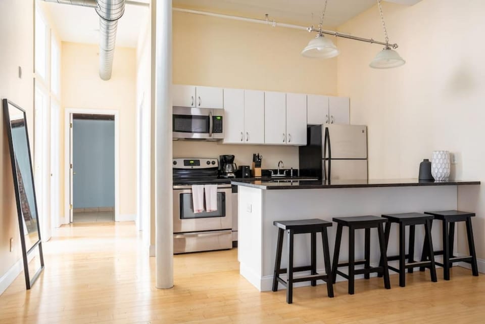 Beautiful 4br 2br Downtown Xing High Ceilings Apartment in South Boston