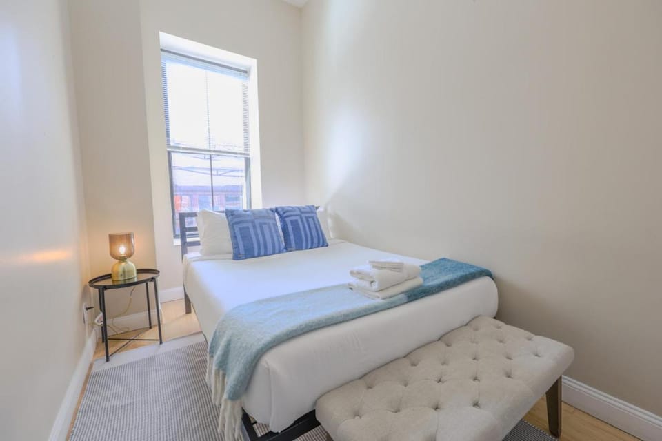 Almost there 4bed 2bath Apartment in Downtown Apartment in South Boston