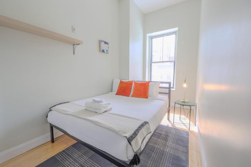 Almost there 4bed 2bath Apartment in Downtown Apartment in South Boston