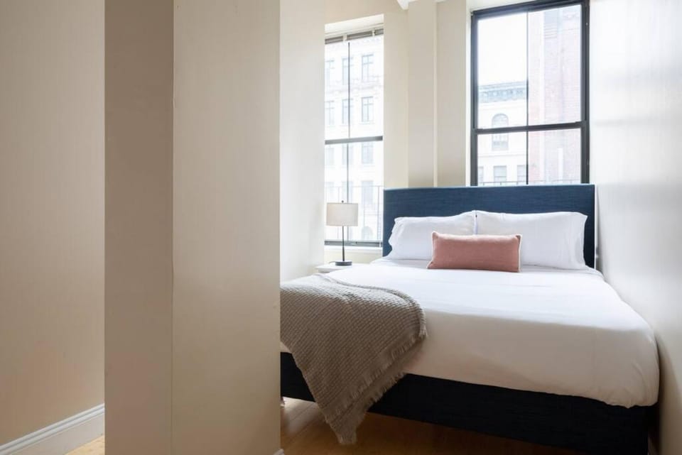 Large Ceilings Centrally Located 4bed 2bath Apartment in South Boston