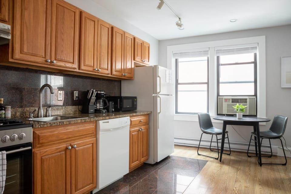 1 Bedroom in Heart of Theater District Walk Anywhere Apartment in Boston