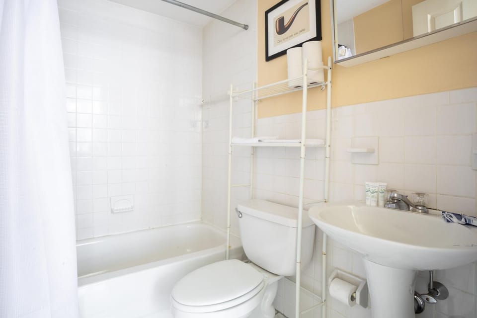 Financial District Charm and Close Walk to Downtown Apartment in Boston