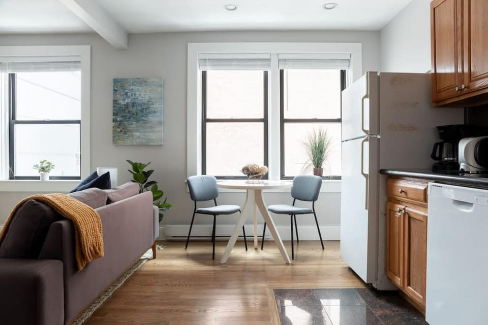 Serene 1BR with 99 WalkScore Fast Wifi and SmartLock Apartment in Boston