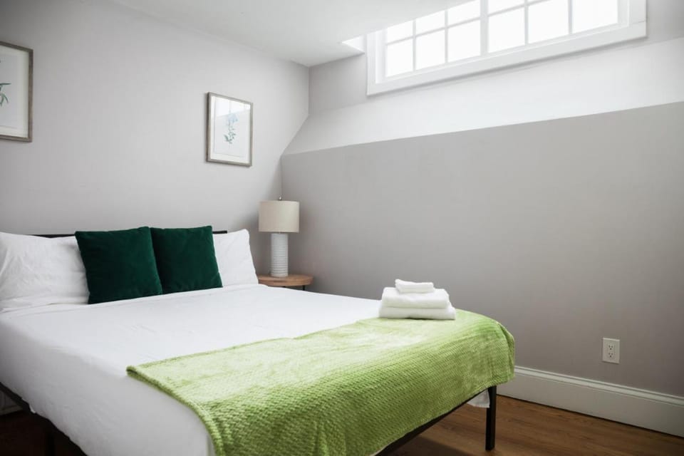 Perfect Traveling Nurse Housing in Theatre District Apartment in Boston