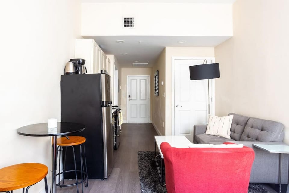 Center of Boston Studio Pet Friendly Laundry Apartment in South Boston