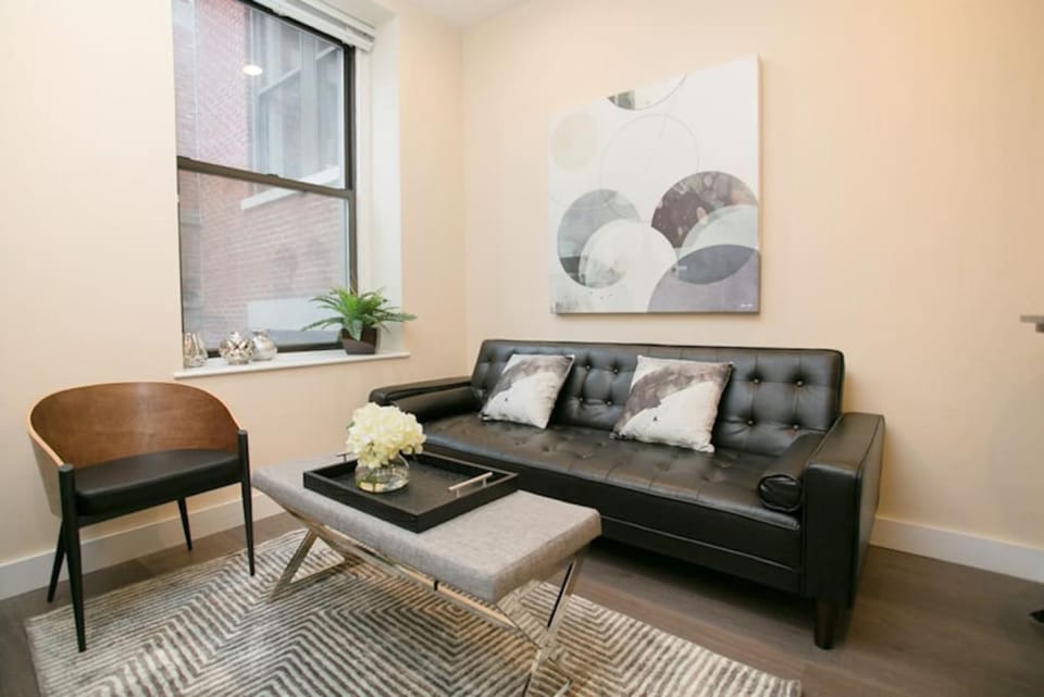 Newly Designed Loft - Fast Wifi - Pet Friendly Apartment in South Boston