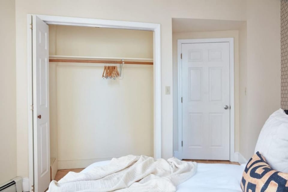 Pet Friendly - Elevator - Laundry in Bldg - FIDI Apartment in Boston