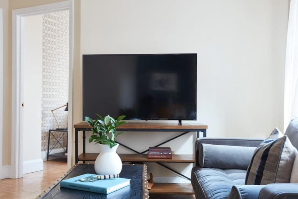Pet Friendly - Elevator - Laundry in Bldg - FIDI Apartment in Boston