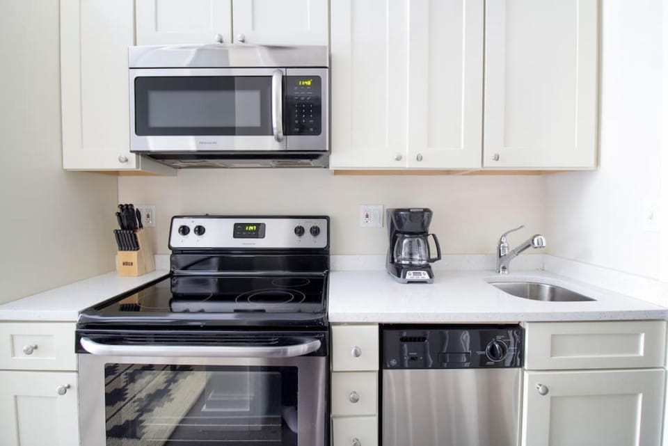 Studio walking distance to MGH and Tufts Medical Apartment in South Boston