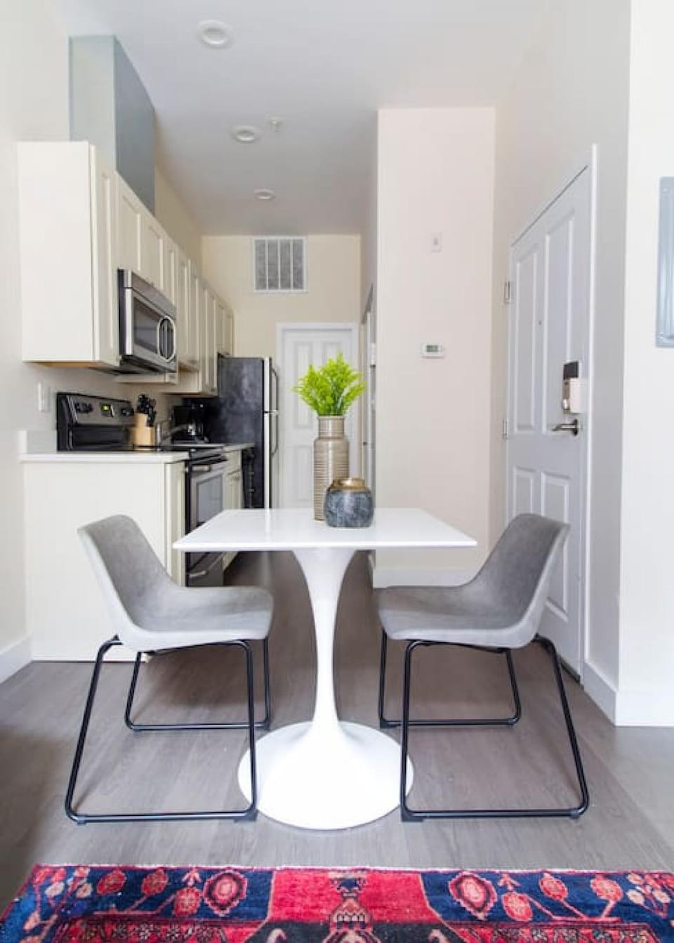 Bright and Bold Loft Fast Wifi Downtown Boston Apartment in South Boston