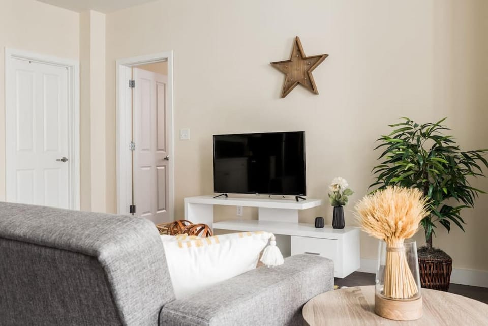 Prime Location Beacon Hill and Financial District Apartment in South Boston