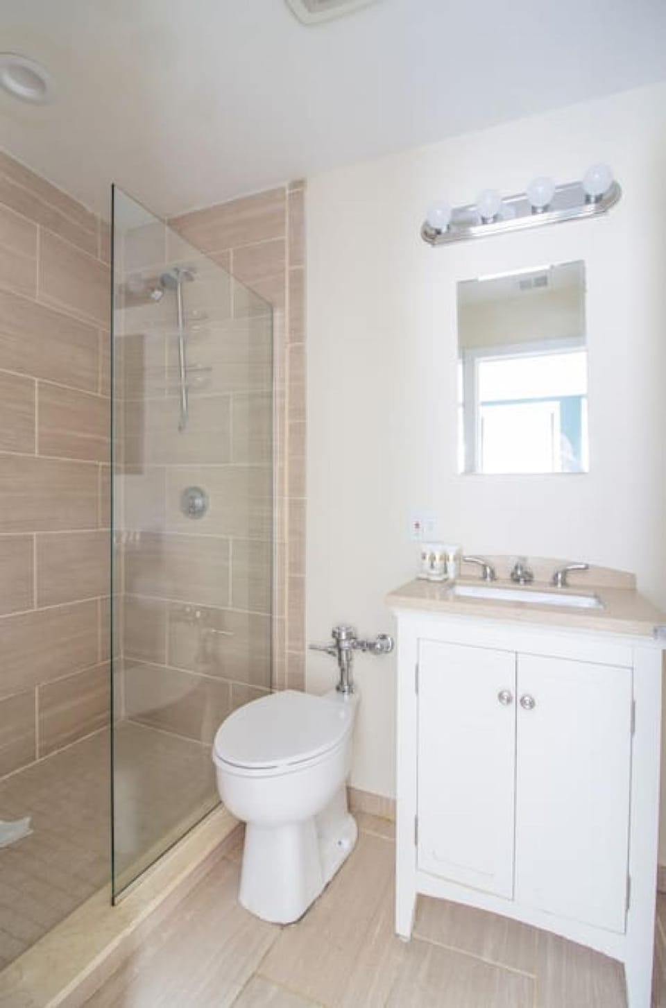 Downtown Boston 1BR Keyless Entry Fast Wifi Apartment in South Boston