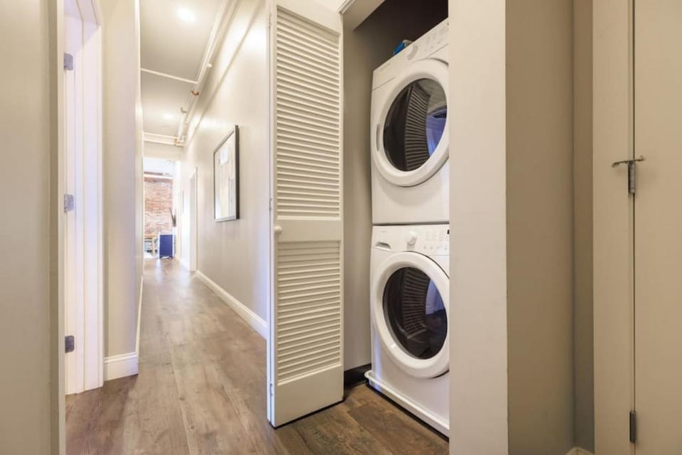 Designer Lux 4 bed Loft Steps to the State House Apartment in Beacon Hill