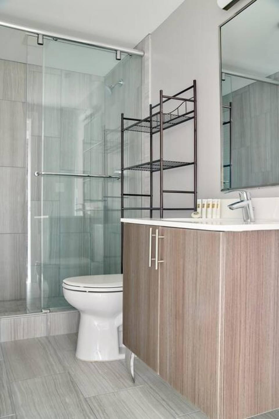 Pet Friendly 3 Bed 2 Bath steps to Beacon Hill Apartment in Beacon Hill