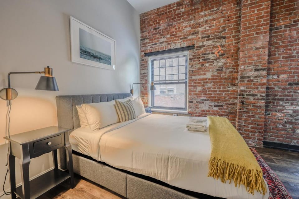 Parking Available Fully Furnished 4 Bed 2 Bath Flat Apartment in Beacon Hill