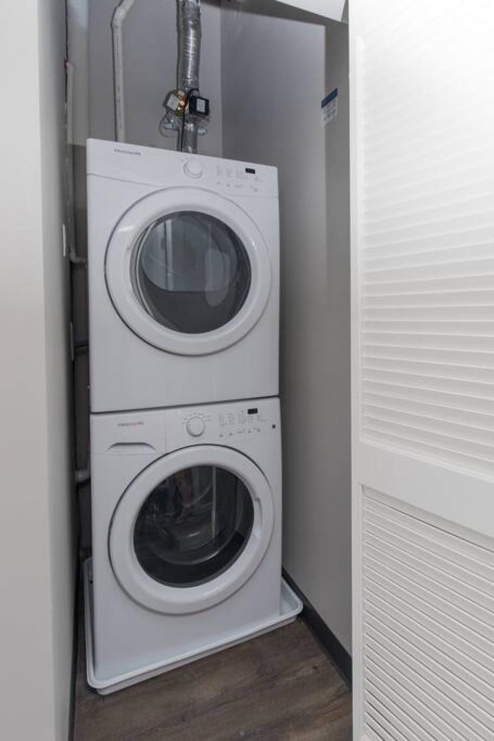 Unbeatable Location 4 bed Loft Parking Optional Apartment in Beacon Hill