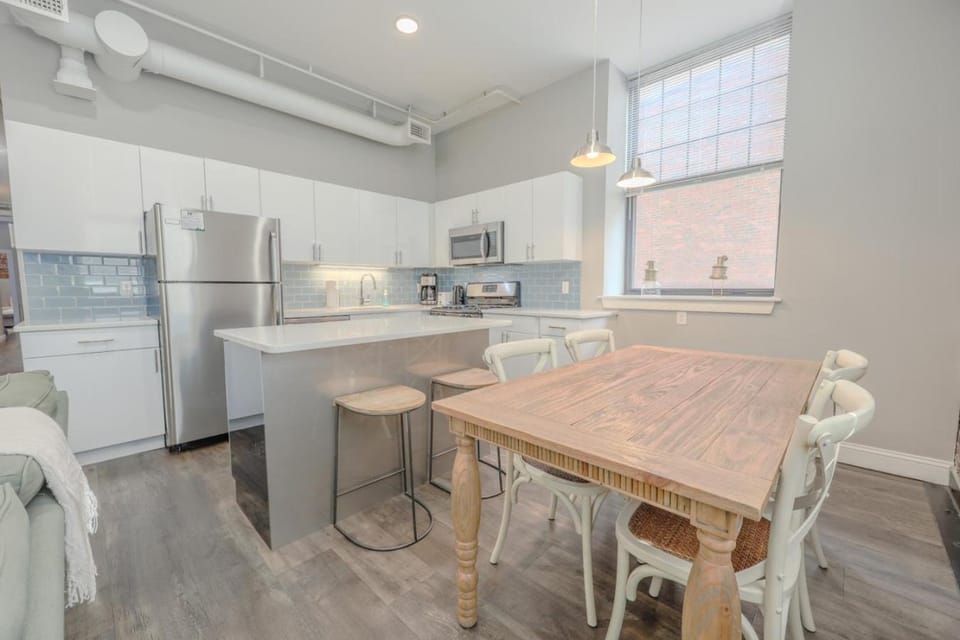 Lavishly Designed Home With Office Close to T Apartment in Beacon Hill