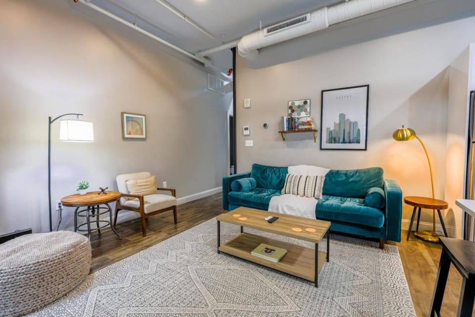 Keyless Entry Laundry in Unit Pet Friendly Apartment in Beacon Hill