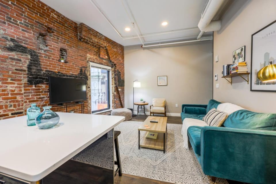Keyless Entry Laundry in Unit Pet Friendly Apartment in Beacon Hill