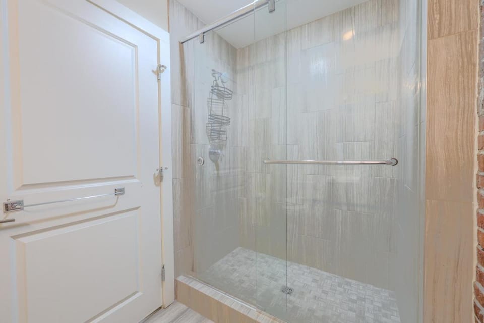 Downtown Luxury Students Welcome Washer and Dryer Apartment in Beacon Hill