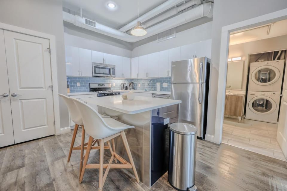 Pet Friendly Downtown Boston Elevator Washer Dryer Apartment in Beacon Hill
