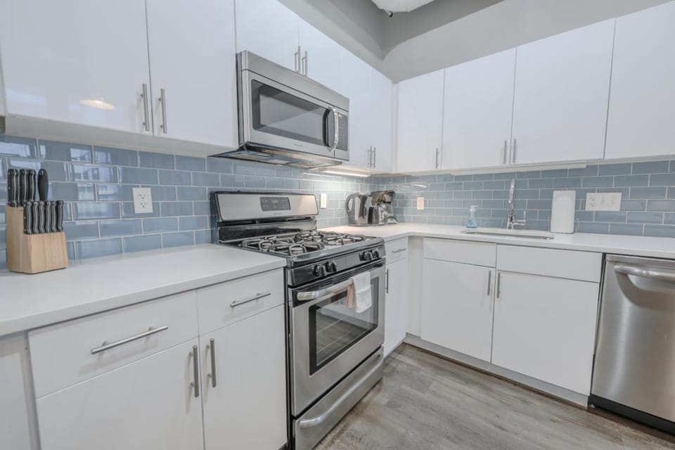 Pet Friendly Downtown Boston Elevator Washer Dryer Apartment in Beacon Hill