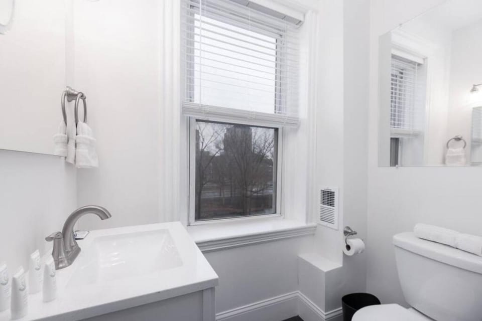 Cozy Central Fenway Studio Apartment in Boston