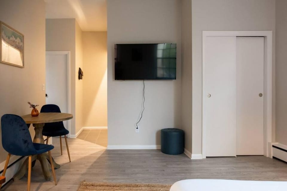 Modern Studio in South End Apartment in Back Bay