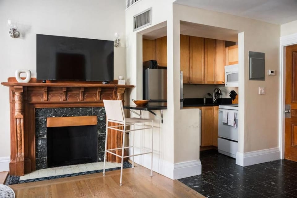 Bright Back Bay Studio Apartment in Back Bay