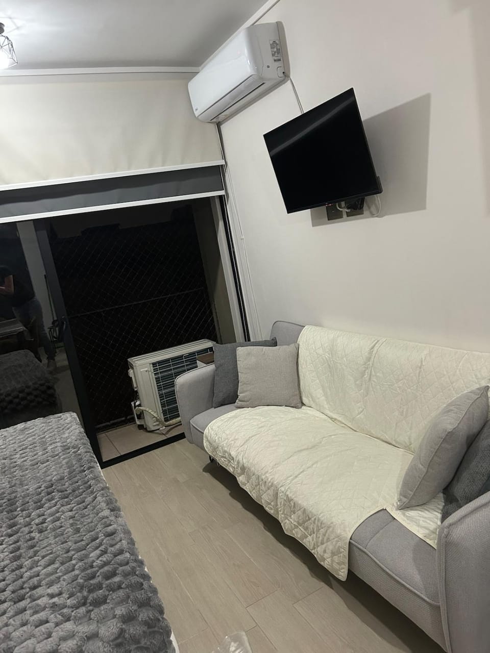 Communal lounge/ TV room, TV and multimedia, Seating area, air conditioner