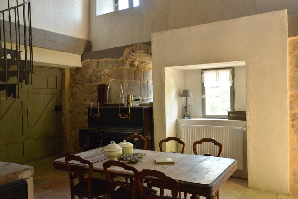 Day, Dining area