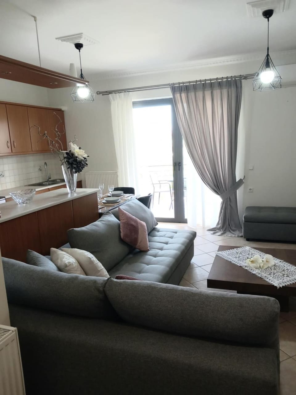 Bed, Kitchen or kitchenette, Living room, Photo of the whole room, Seating area, Bedroom