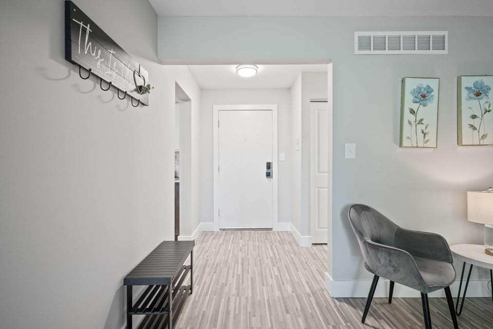 Bright & Airy Urban Unit Walk to Everything Apartment in Rochester