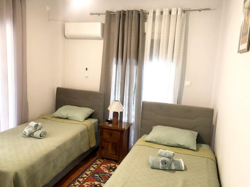 Bed, Bedroom, towels, air conditioner