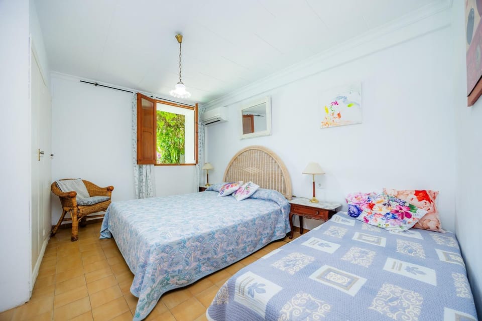 Property building, Living room, Bedroom